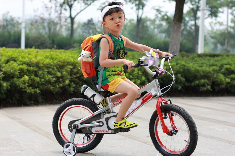 Những lợi ích bất ngờ khi cho trẻ tập đi xe đạp từ sớm
